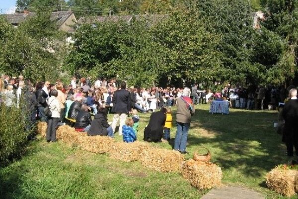 Taufe am Bach