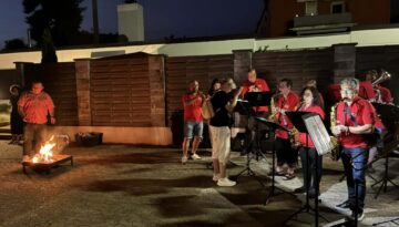 Am Feuer bei der Nacht der Kirchen in Brebach
